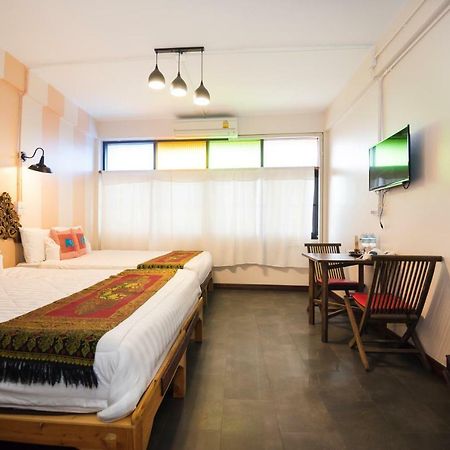 Hotel At Phra Sing Retro Chiang Mai Esterno foto
